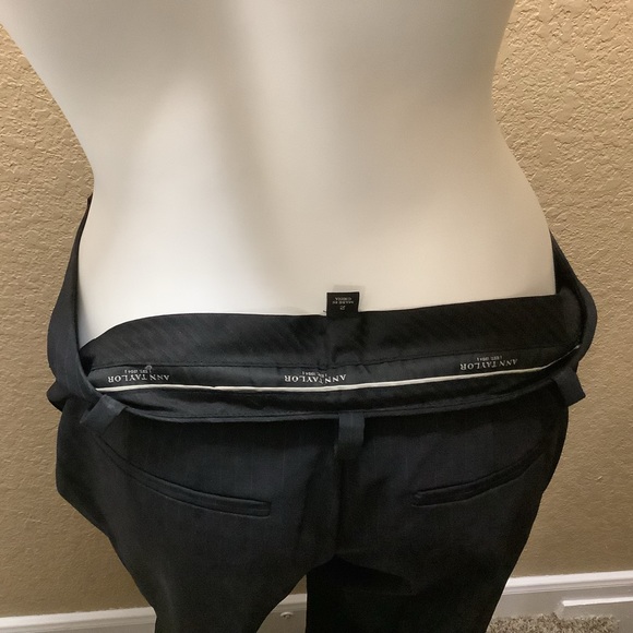 🛑 Ann Taylor Black Striped Slacks (Size 2) - Picture 4 of 7